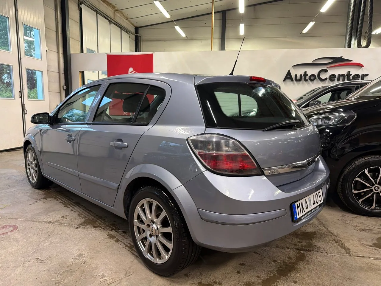 Vehicle image 4