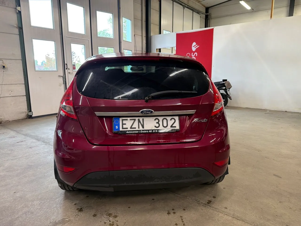 Vehicle image 5