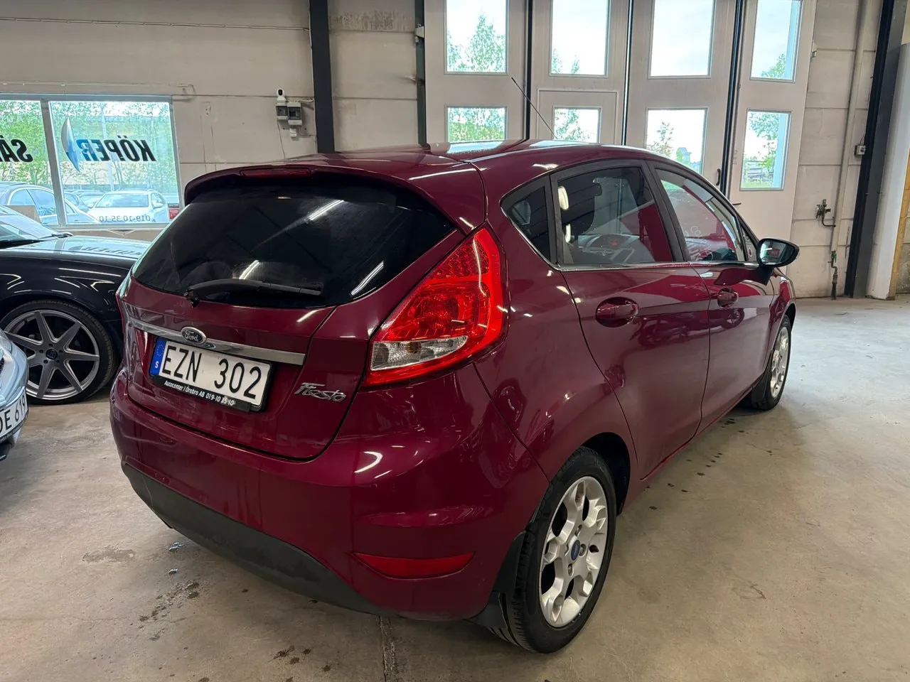 Vehicle image 4