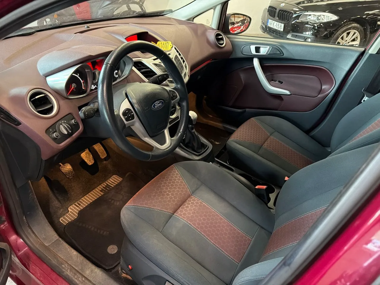 Vehicle image 7