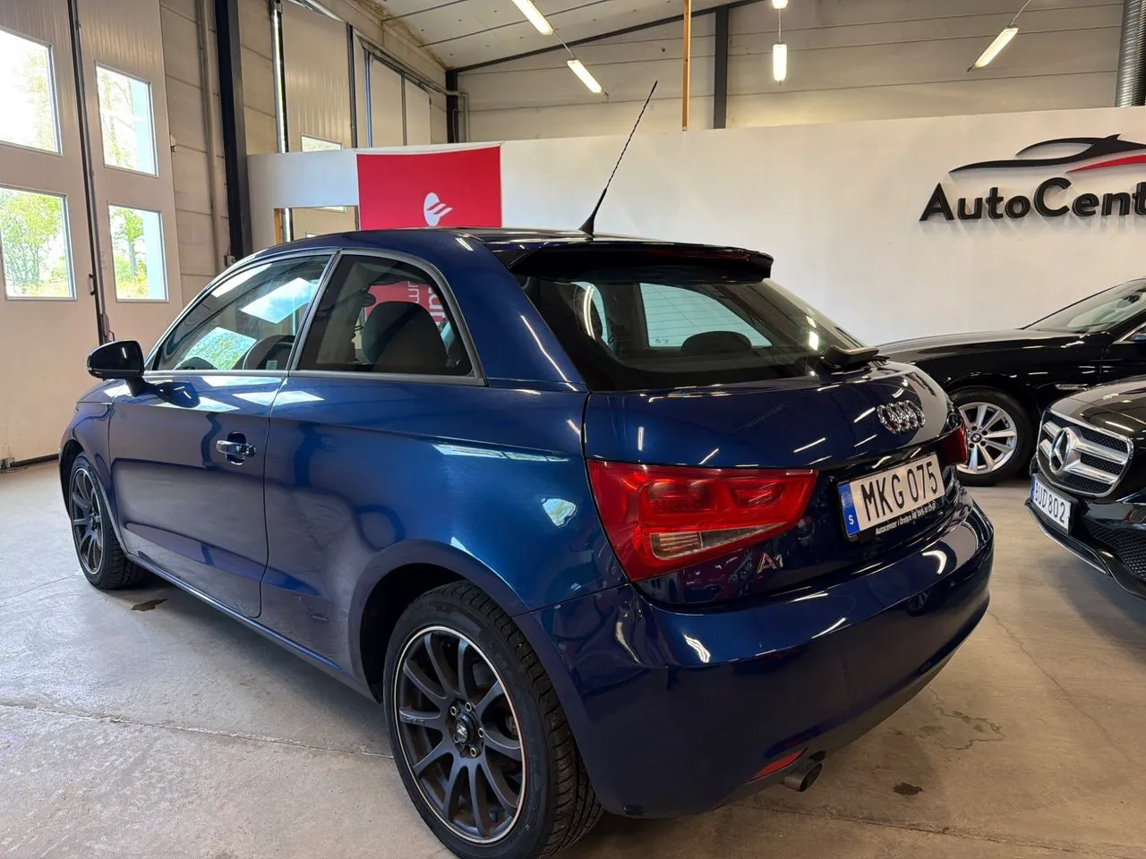 Vehicle image 4