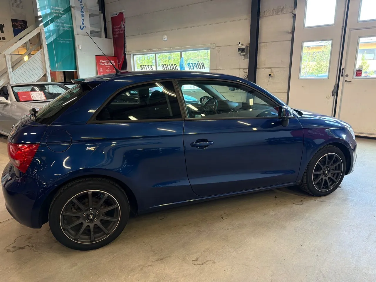 Vehicle image 6