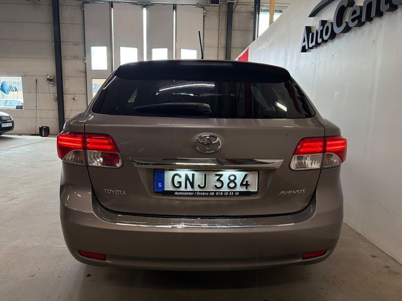 Toyota Avensis bild 4