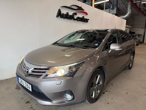 Toyota Avensis 1.8 Kombi Automat Panorama - 2014