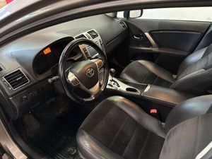 Toyota Avensis bild 8