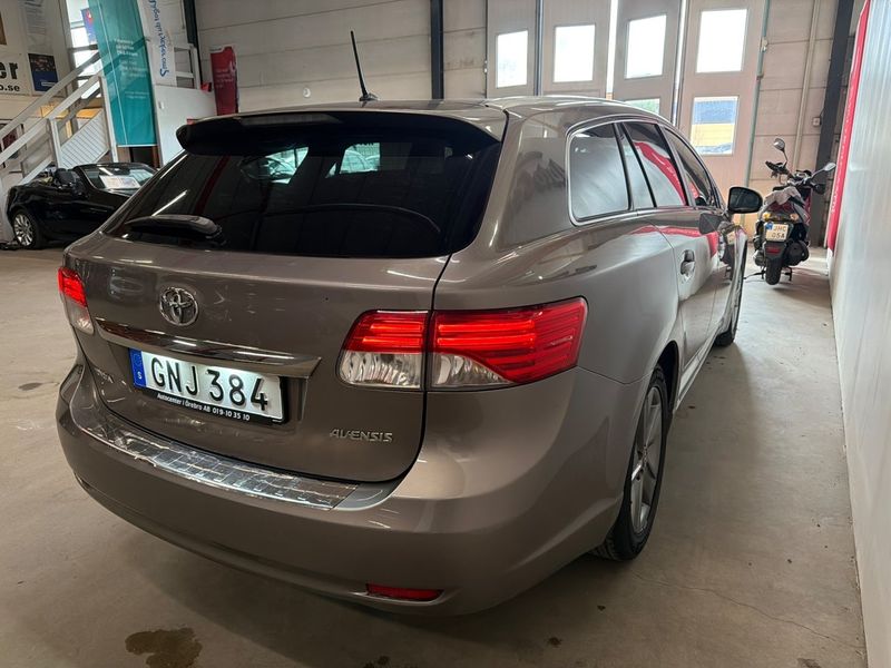 Toyota Avensis bild 5