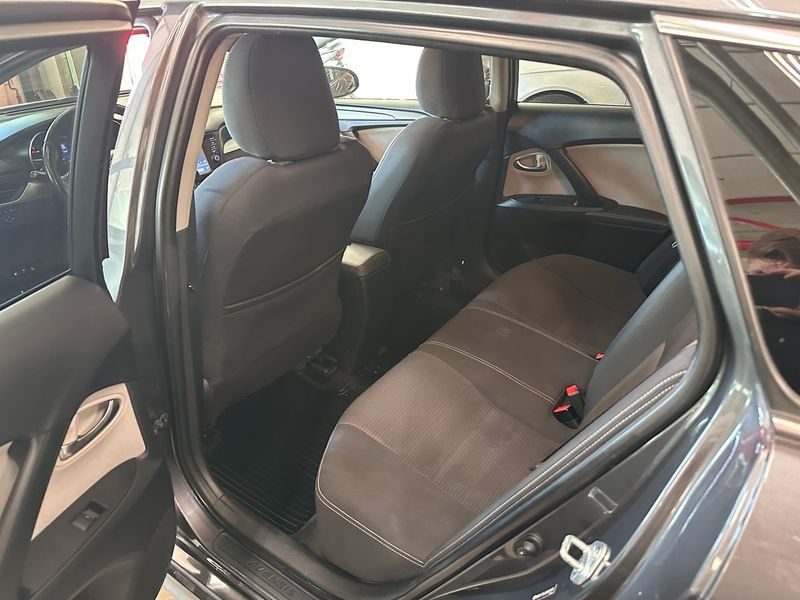 Toyota Avensis bild 8