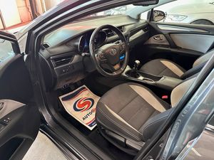 Toyota Avensis bild 7