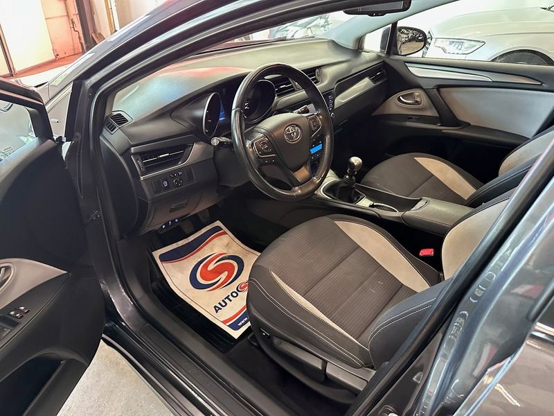Toyota Avensis bild 7