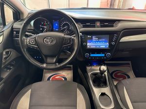 Toyota Avensis bild 9