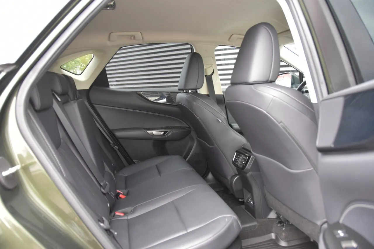 Vehicle image 11