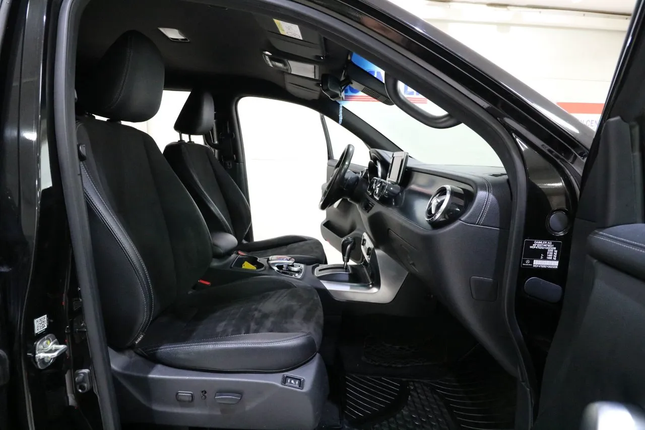 Vehicle image 18