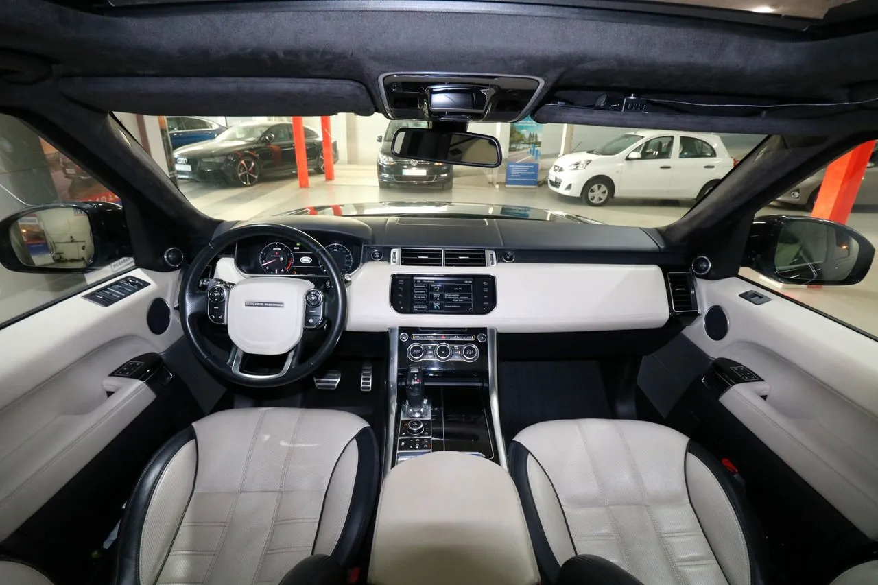 Vehicle image 10
