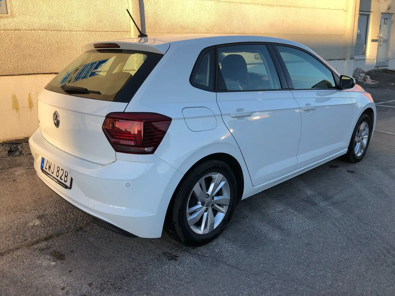 Vehicle image 4