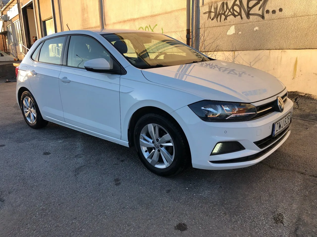 Vehicle image 8