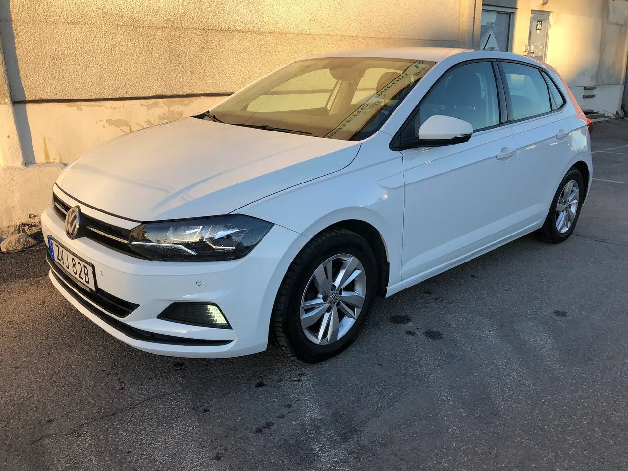 Vehicle image 7
