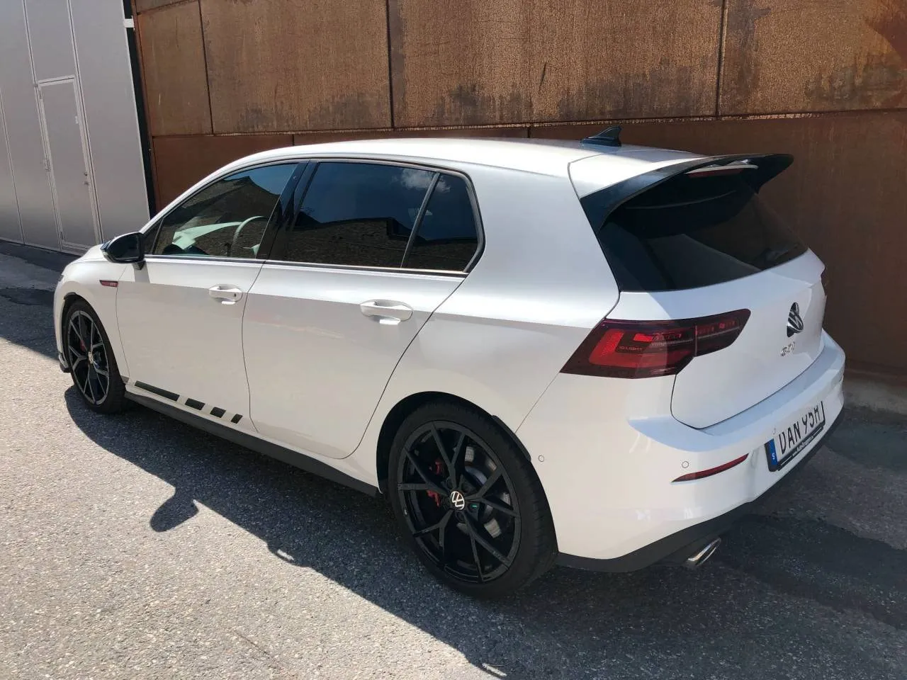 Vehicle image 7