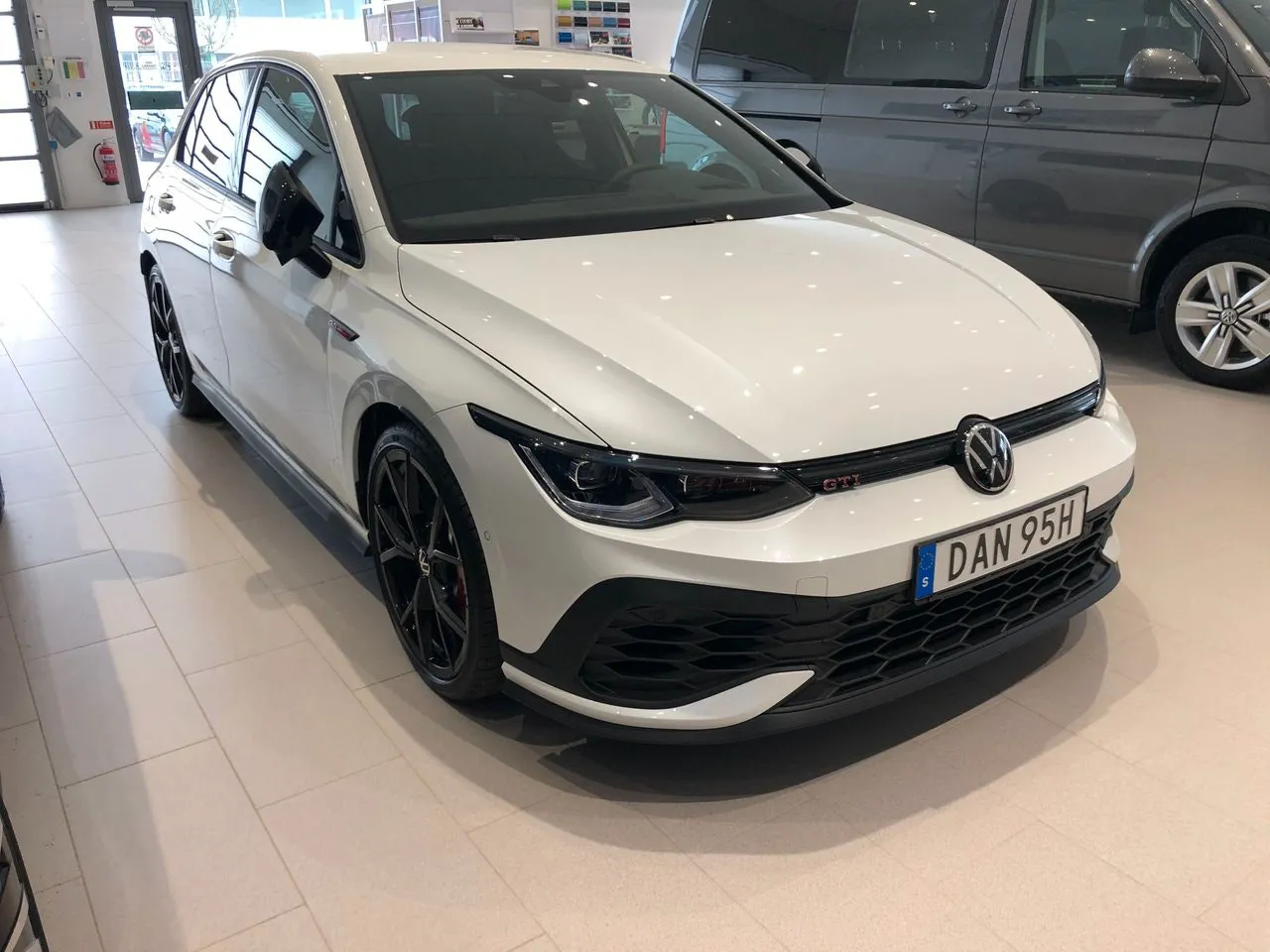 Vehicle image 14