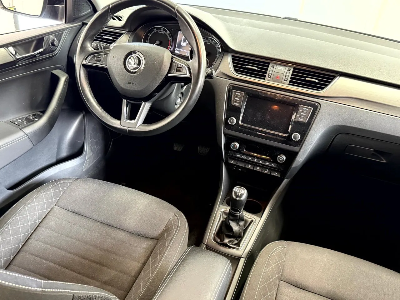 Vehicle image 8