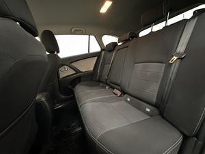 Toyota Avensis bild 16