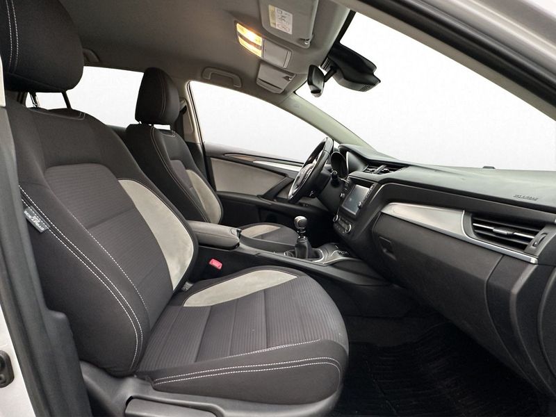 Toyota Avensis bild 14