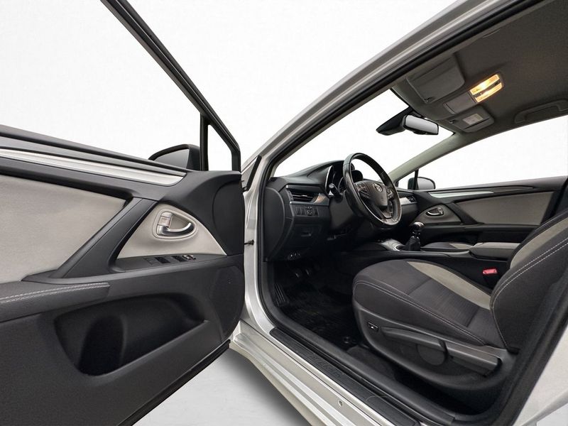 Toyota Avensis bild 10