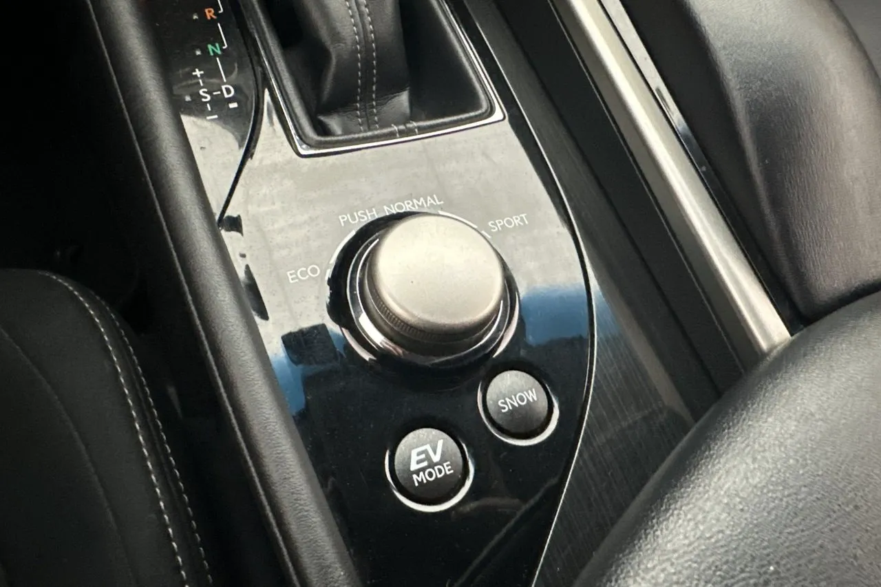 Vehicle image 26