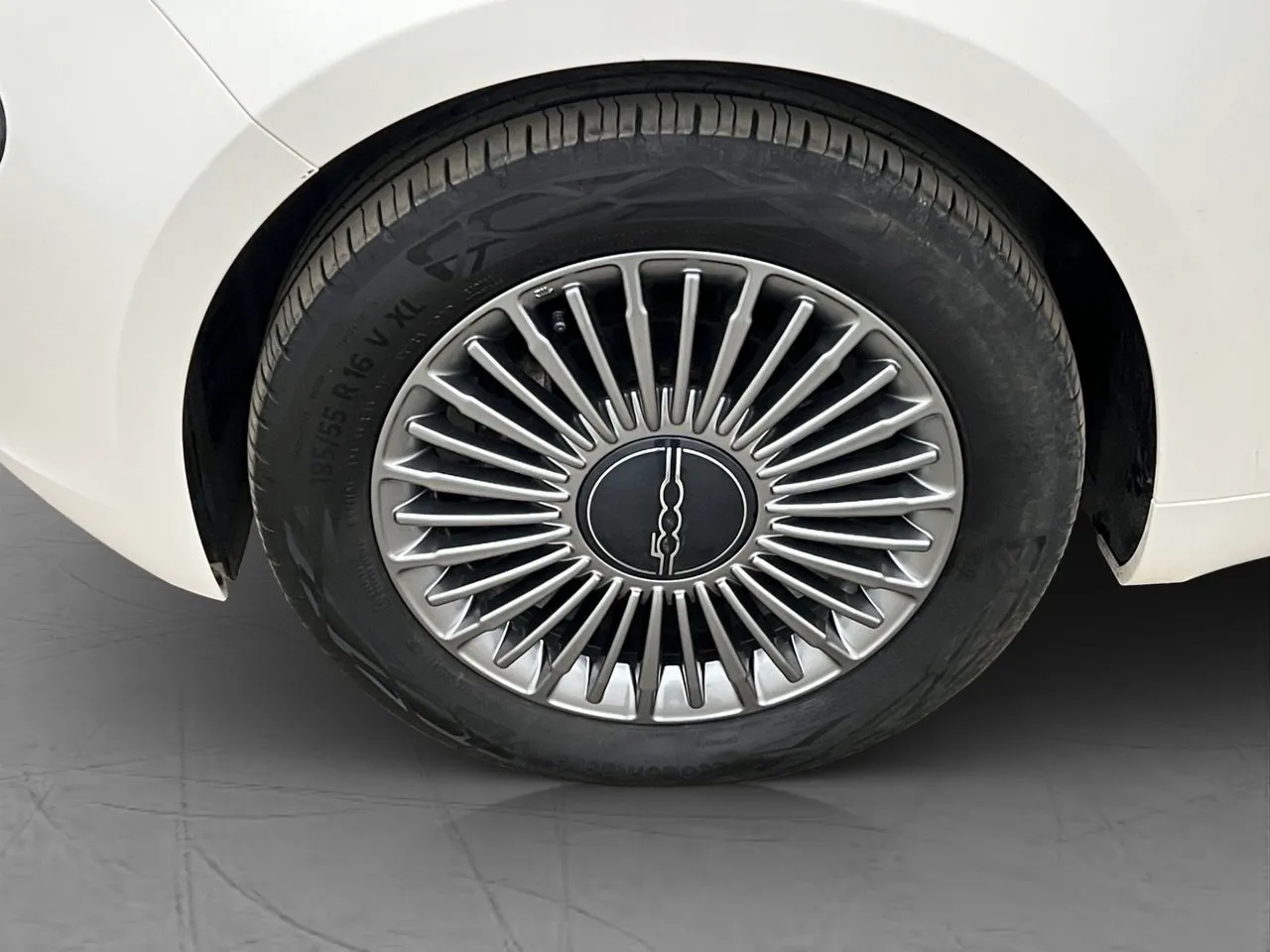 Vehicle image 30