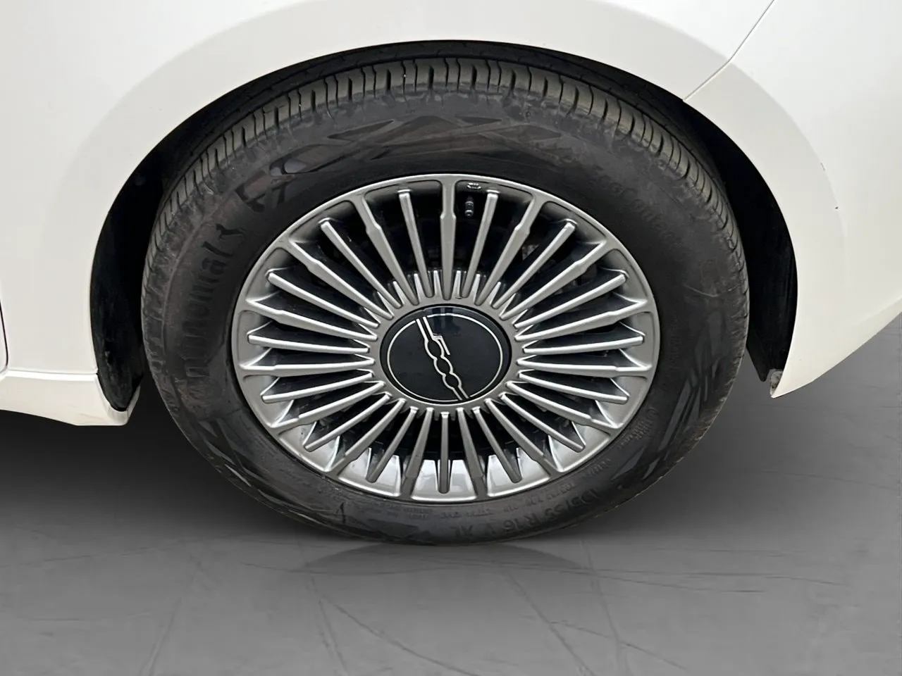 Vehicle image 33