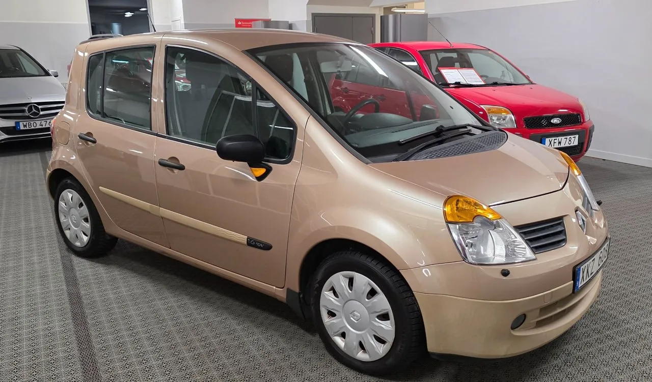 Vehicle image 4