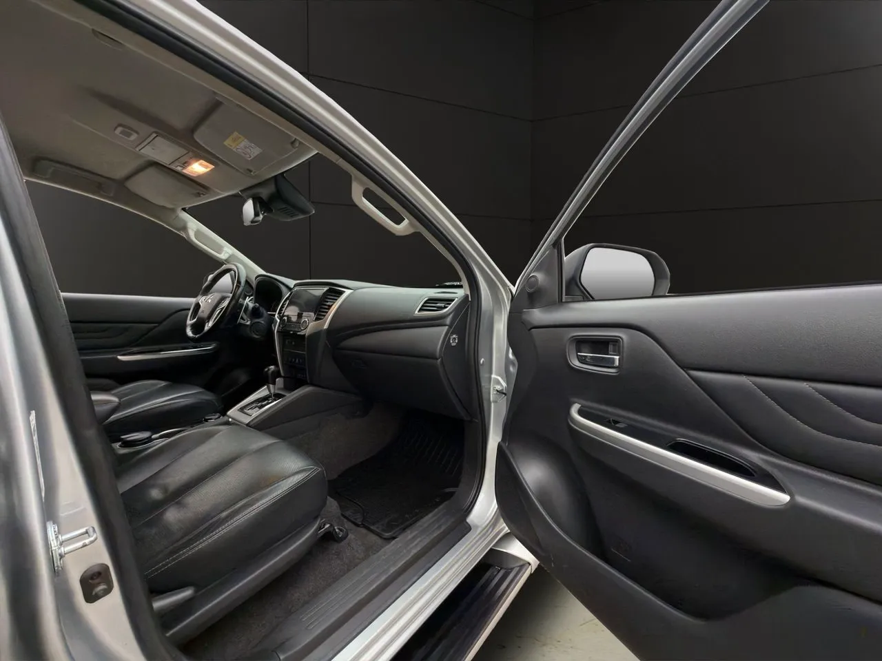 Vehicle image 30