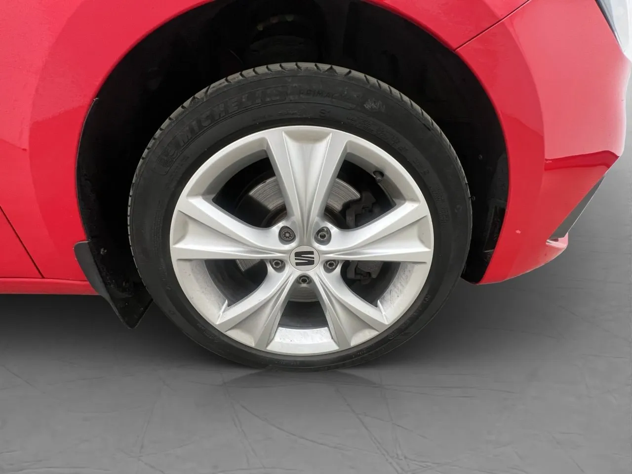 Vehicle image 33