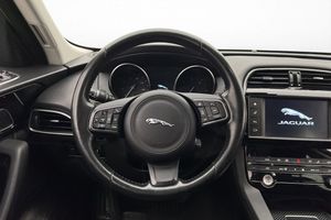 Jaguar F-Pace bild 10