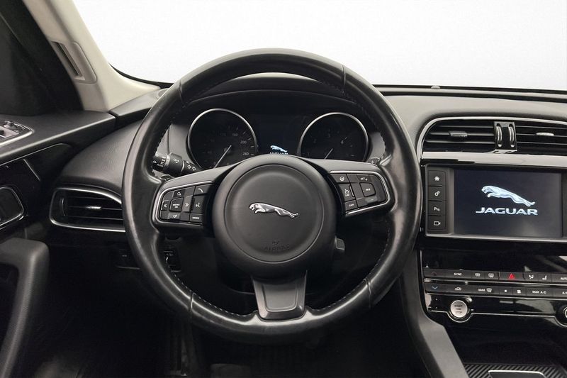 Jaguar F-Pace bild 10