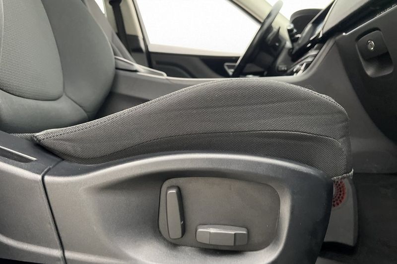 Jaguar F-Pace bild 8