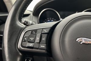Jaguar F-Pace bild 17