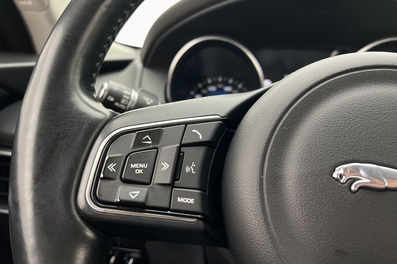 Jaguar F-Pace bild 17