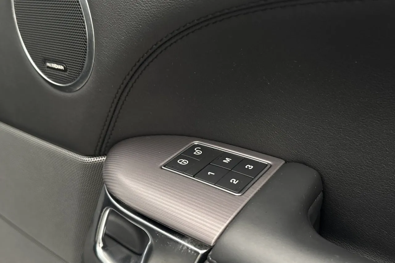 Vehicle image 36