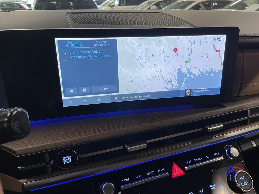 Vehicle image 10