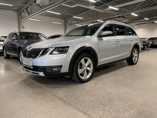 Skoda Octavia Scout 2.0 TDI 4x4 Premium Bkam Dvärme Navi - 2019