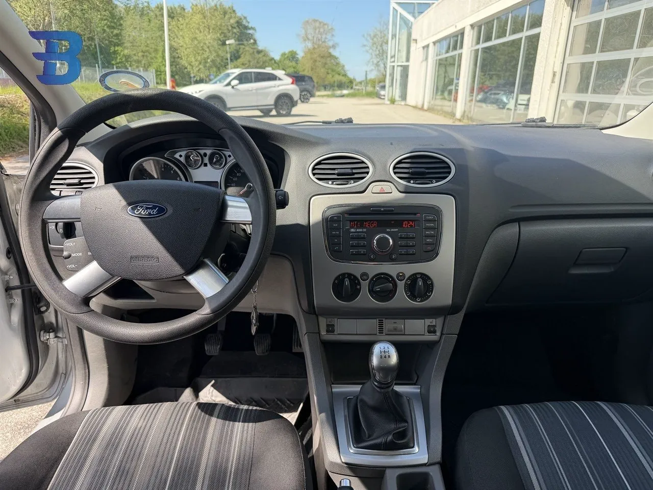 Vehicle image 7