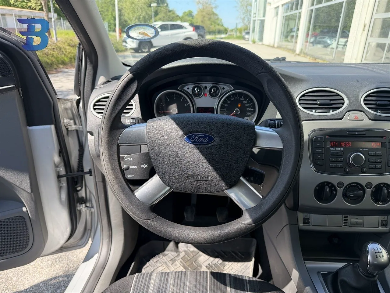 Vehicle image 9