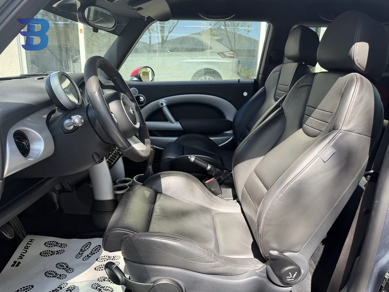 Vehicle image 6