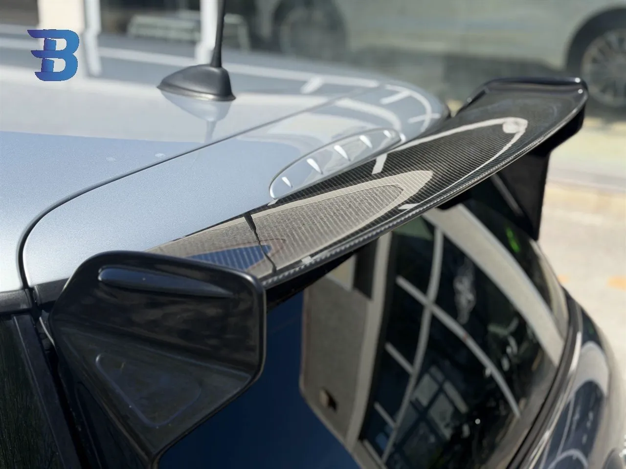 Vehicle image 18