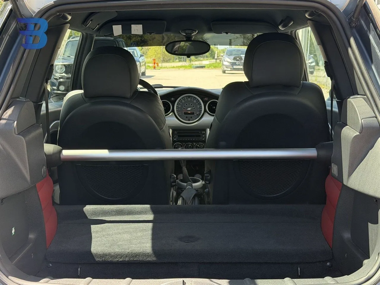 Vehicle image 16
