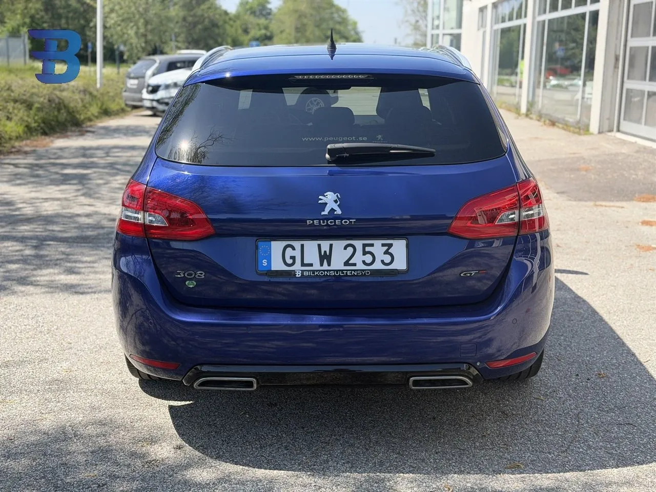 Vehicle image 18