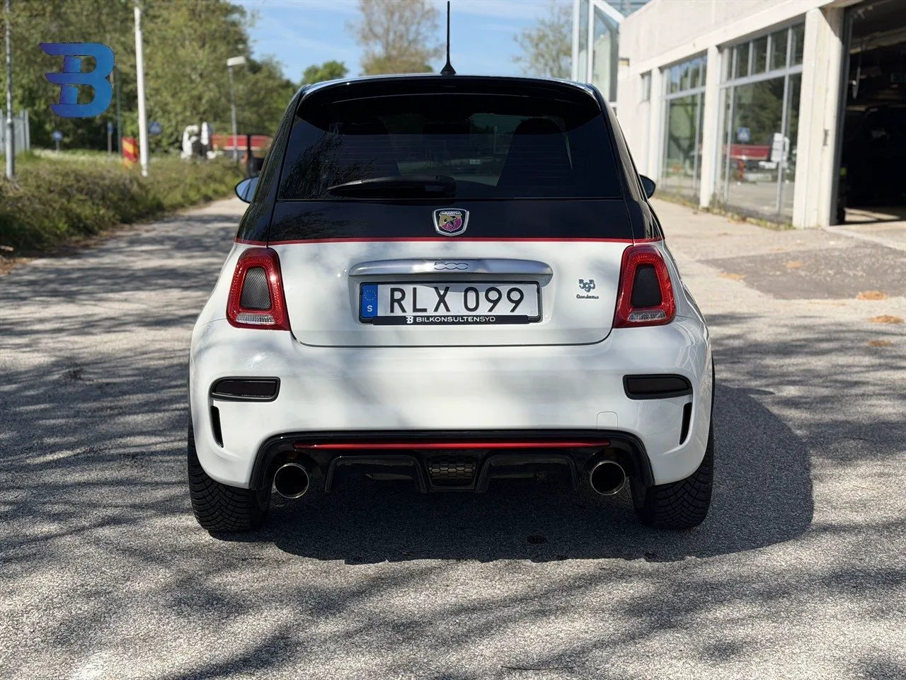 Vehicle image 18