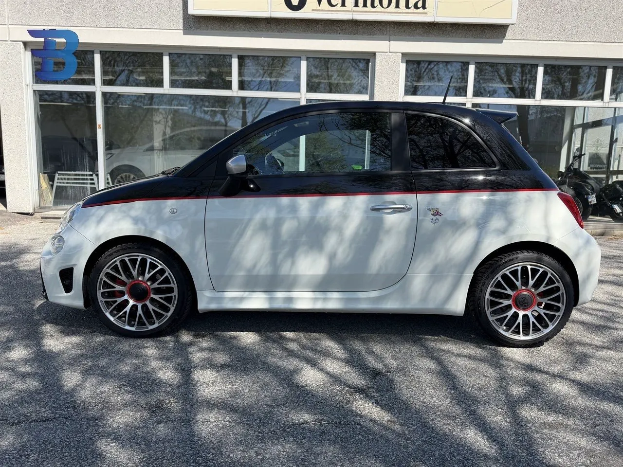 Vehicle image 4