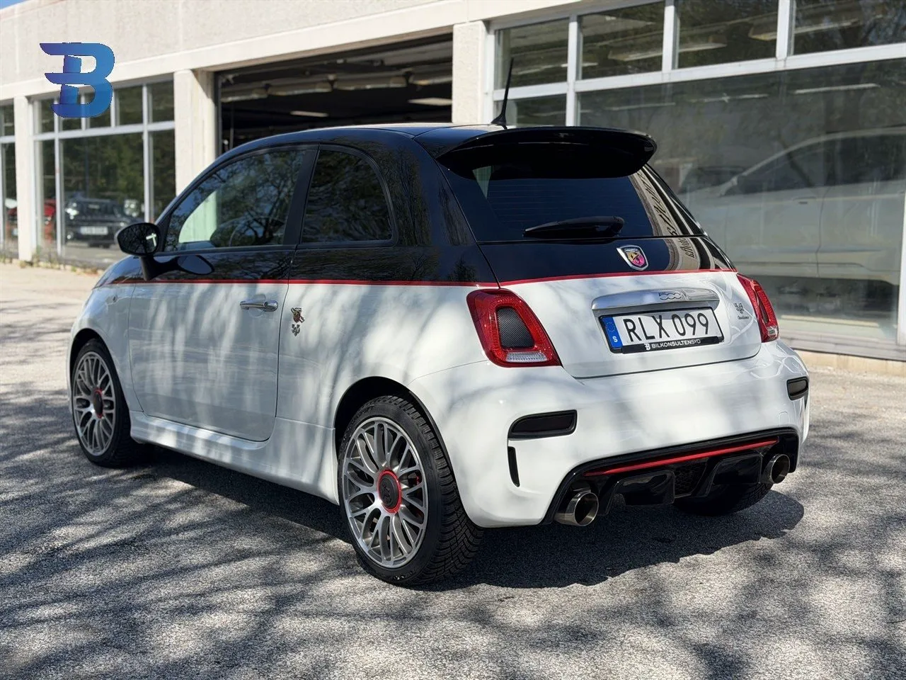 Vehicle image 15