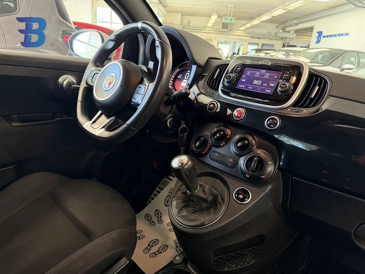 Vehicle image 10